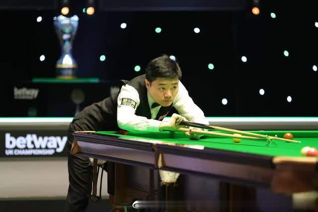 并分析她在 并分析她在